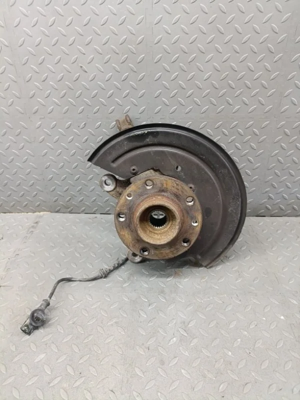 Поворотный кулак Renault Duster 2021 402015104R 2 H5HA, передний левый