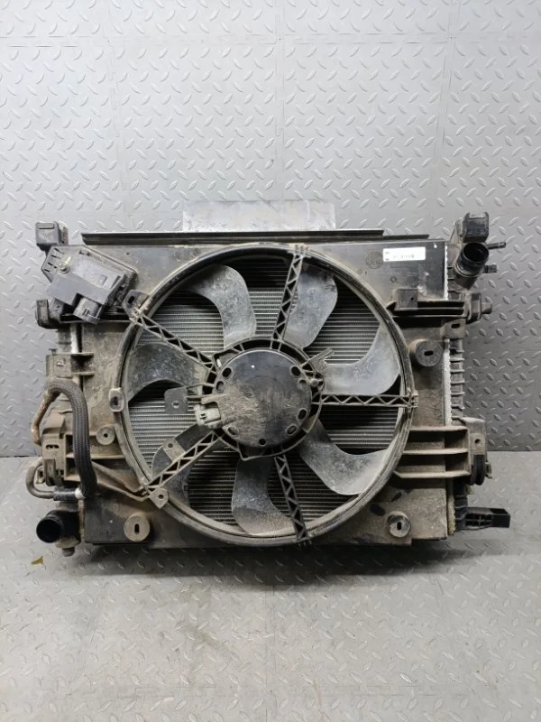 Кассета радиаторов Renault Duster 2021 214107405R 2 H5HA