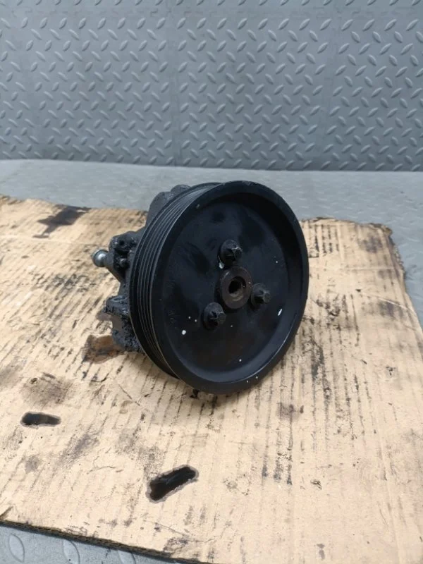 Насос ГУР Mercedes-Benz Sprinter A6112300115 W909 OM646