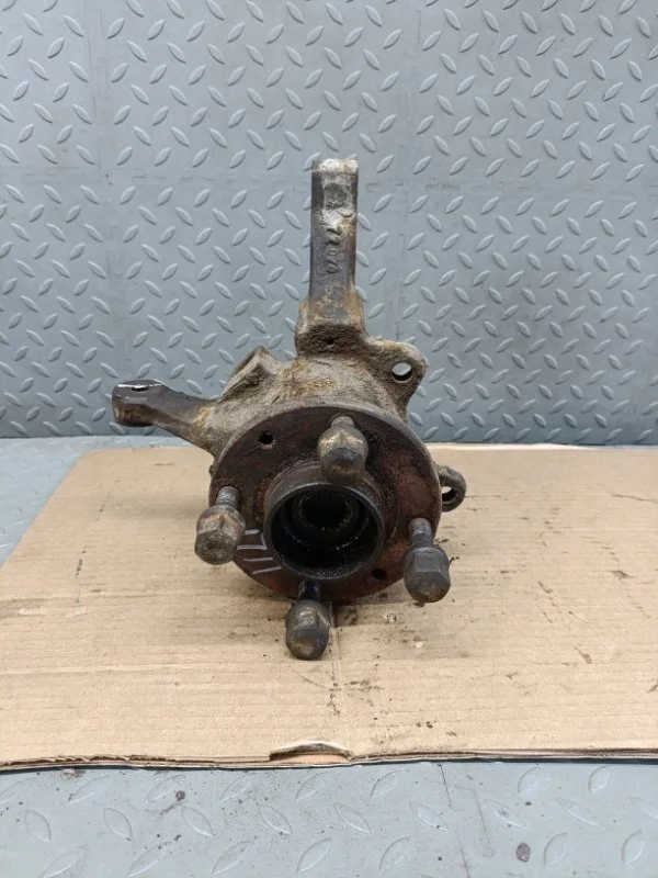 Кулак поворотный Renault Clio 2003 8200207307 2 K4J, передний правый