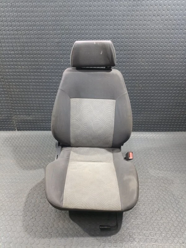 Сиденье Daewoo Nexia 2011 96210692 N150 F16D3, переднее правое