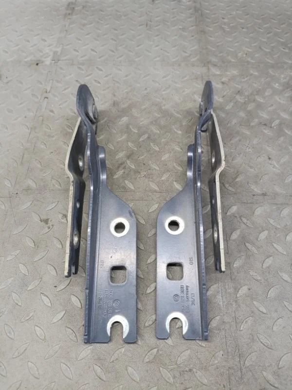 Петли капота Volkswagen Golf 2013 5G0823301B 7 CJZB