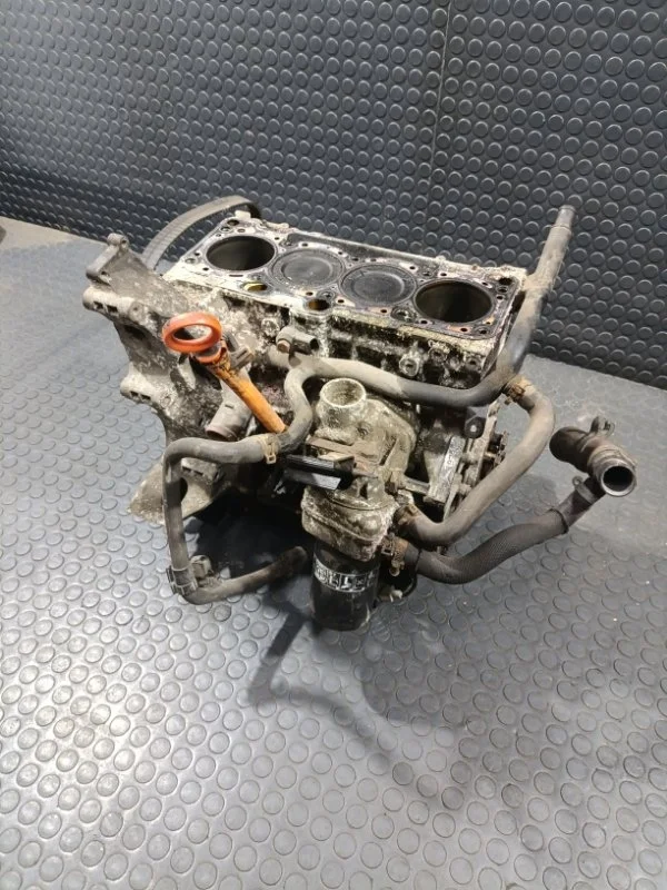 Блок цилиндров Volkswagen Caddy 06B103011AP 3 BSE