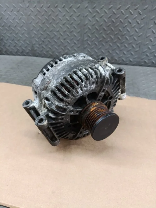 Генератор Mercedes-Benz Sprinter 2014 A6461541102 W909 646701
