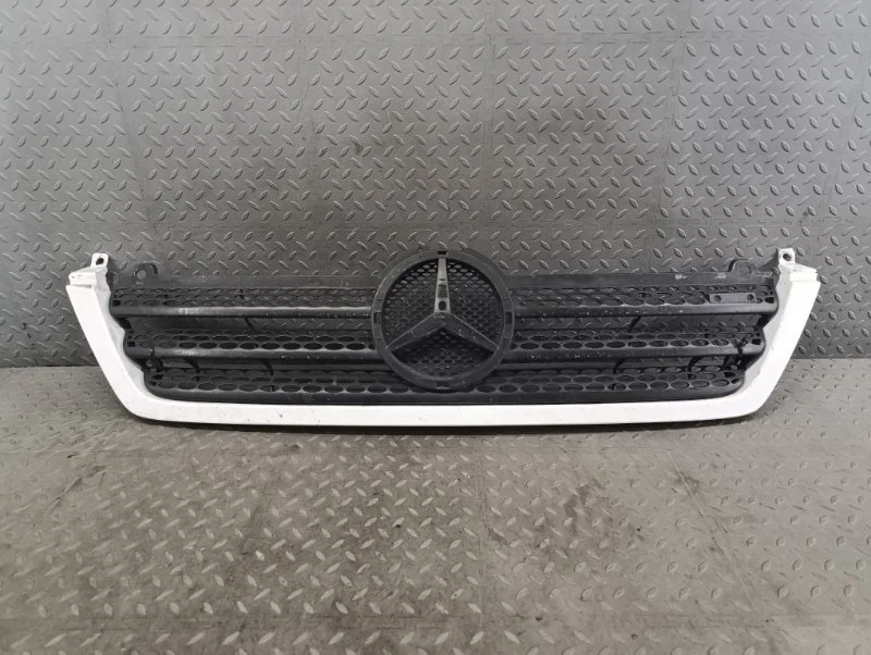 Решетка радиатора Mercedes-Benz Sprinter 2014 A9018800385 W909