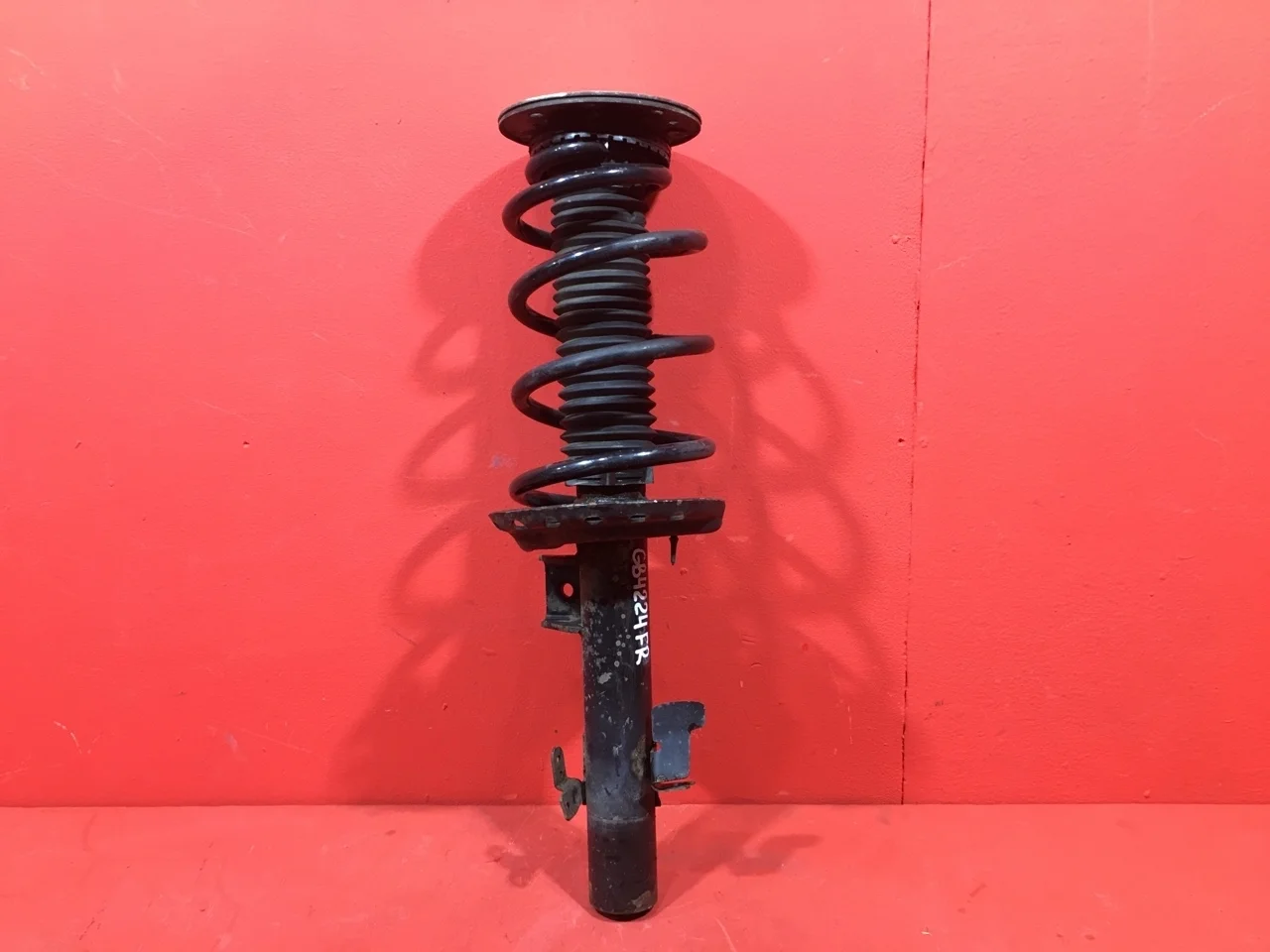 Стойка подвески передняя правая Land Rover Range Rover Evoque SUV 2011-2018  224DT (AJI4D АКПП