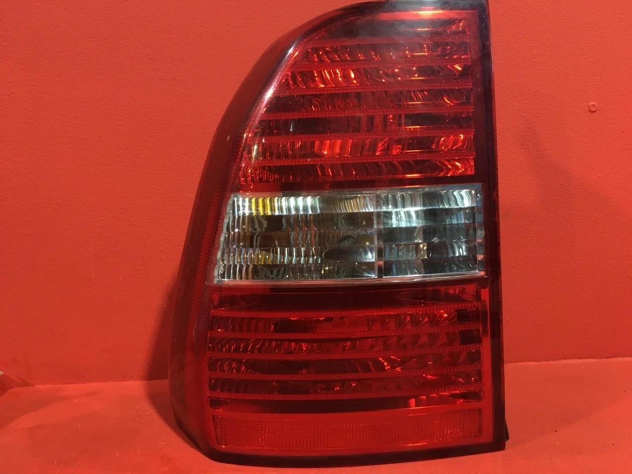 Фонарь левый Kia Sportage 2 SUV 2004-2010  D4EA 2.0L 1991 куб.см. дизель 104 кВт (141 л.с.) CRDI МКПП