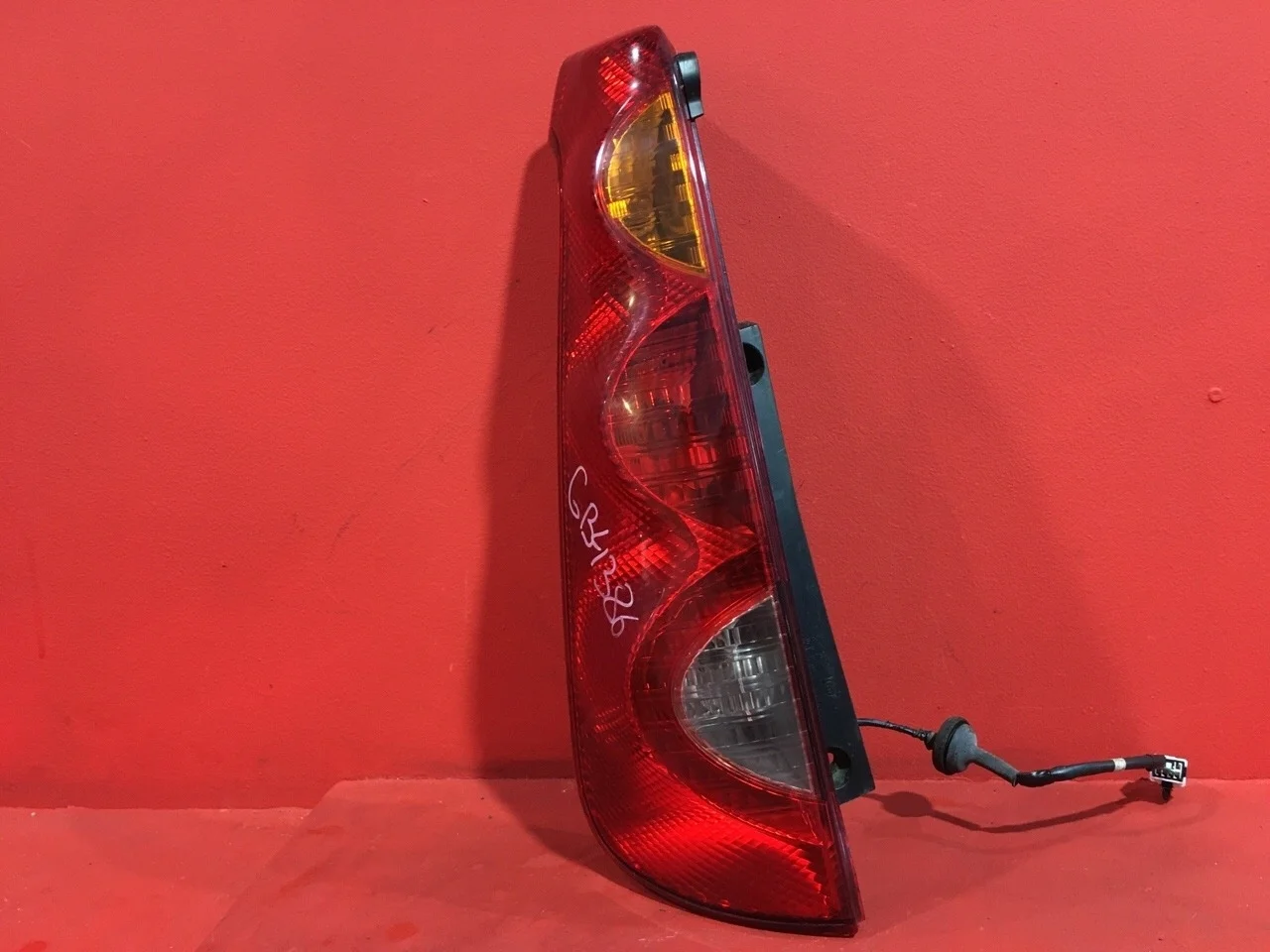 Фонарь задний левый Nissan Note E11 Хетчбэк 2005-2013  CR14DE 1.4L 1386 куб.см. бензин 65 кВт (88 л.с.) DOHC МКПП