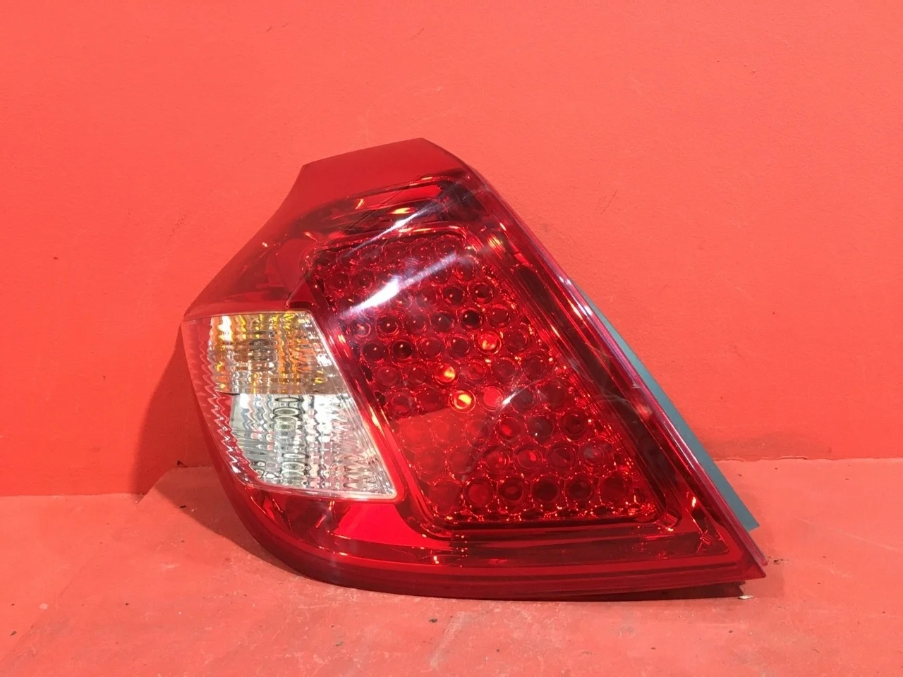 Фонарь задний левый Kia Ceed Хетчбэк 2006-2012  G4FA 1.4L 1396 куб.см. бензин 80 кВт (109 л.с.) МКПП
