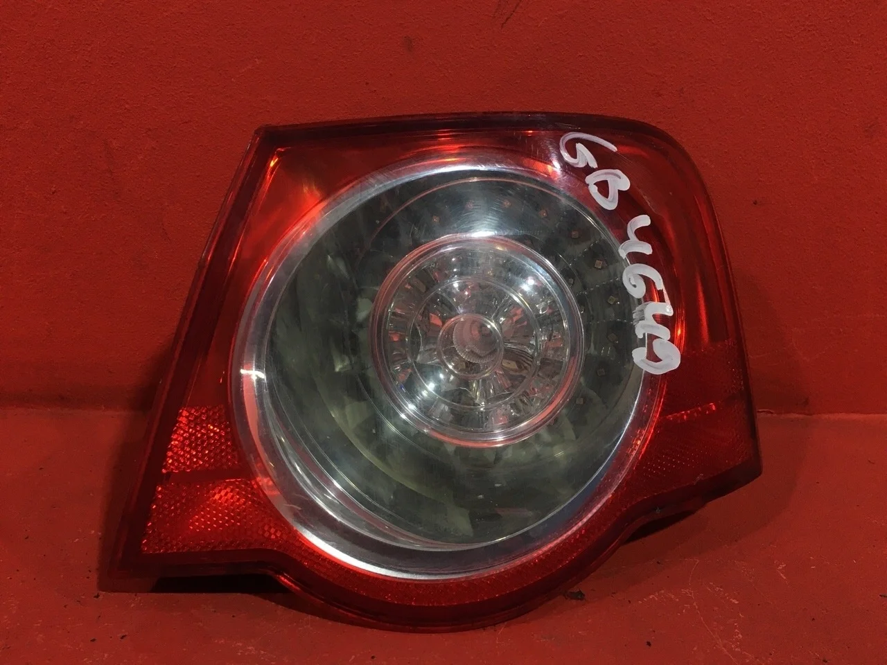 Фонарь задний правый Volkswagen Passat B6 Седан 2005-2010  BKP 2.0L 1968 куб.см. дизель 103 кВт (140 л.с.) TDI DOHC