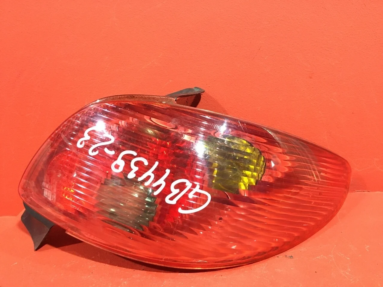 Фонарь задний правый Peugeot 206 Хетчбэк 1998-2012  KFW (TU3JP) 1.4L 1360 куб.см. бензин 55 кВт (75 л.с.) МКПП