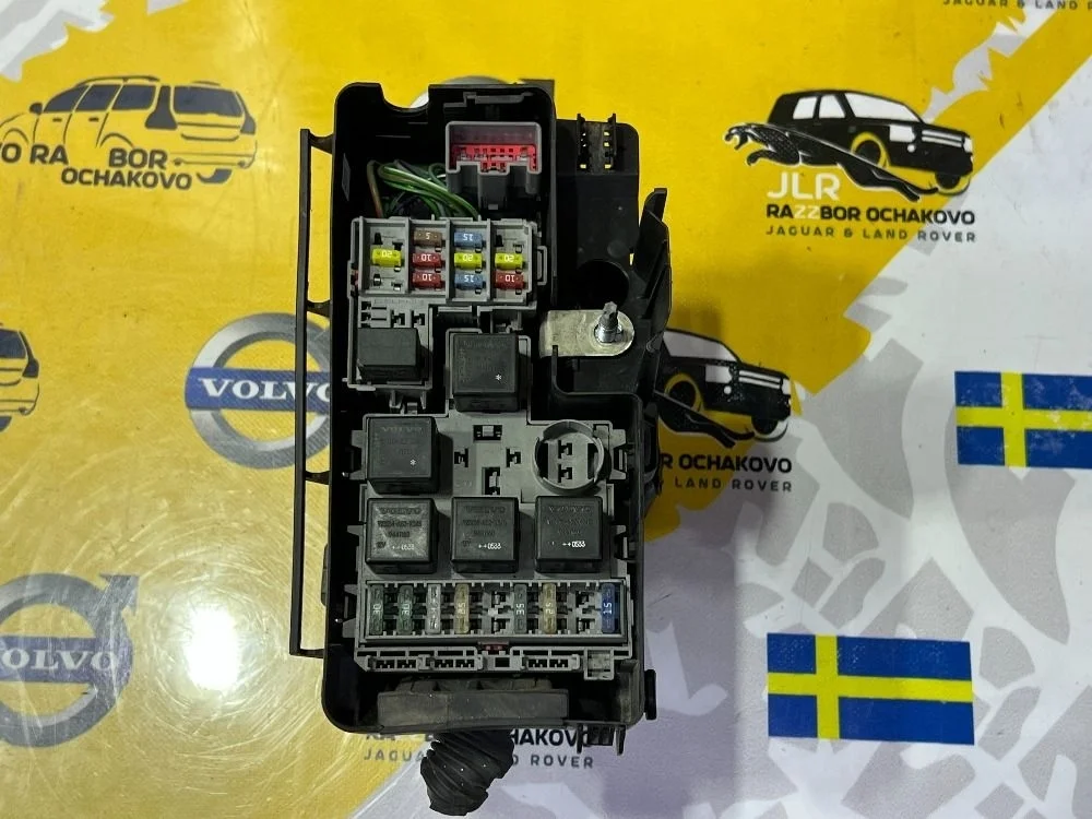 Блок предохранителей Volvo XC70 XC90 S60 30728132 S60 I рестайлинг (2004—2009)