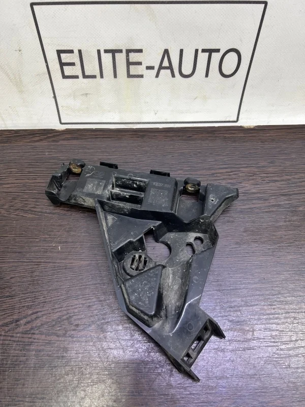 Кронштейн бампера Opel Astra GTC 2012 13350885 J 1.8, передний правый