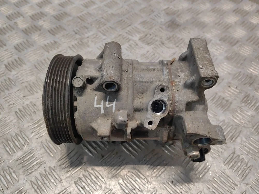 Компрессор кондиционера Toyota Corolla 180