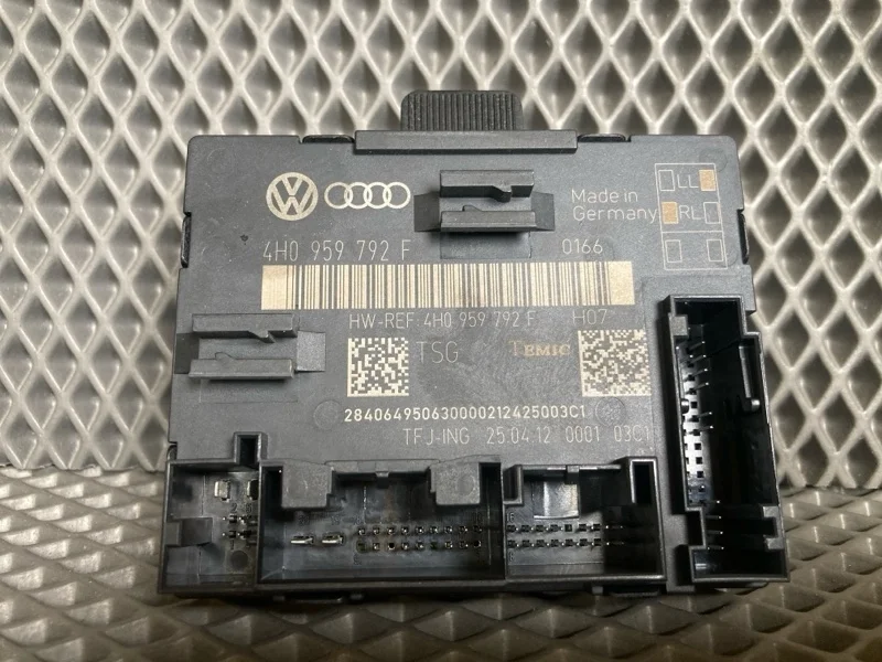 Блок управления дверьми Volkswagen Touareg 2014 4H0959792F NF, передний правый