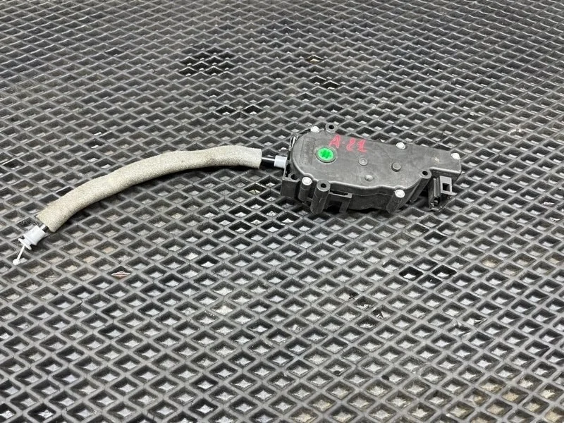 Доводчик двери багажника Mercedes-Benz E-class A2047500060 213 654