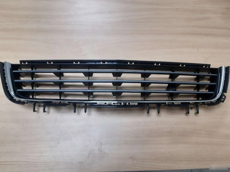 Решетка в бампер Opel Astra H 13247248