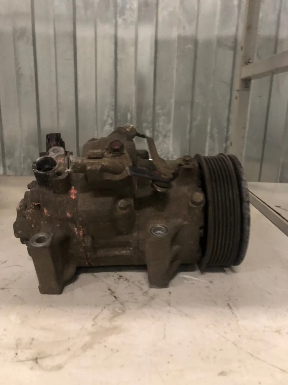 Компрессор кондиционера Toyota Corolla 883101A660 E150 1ZR-FE