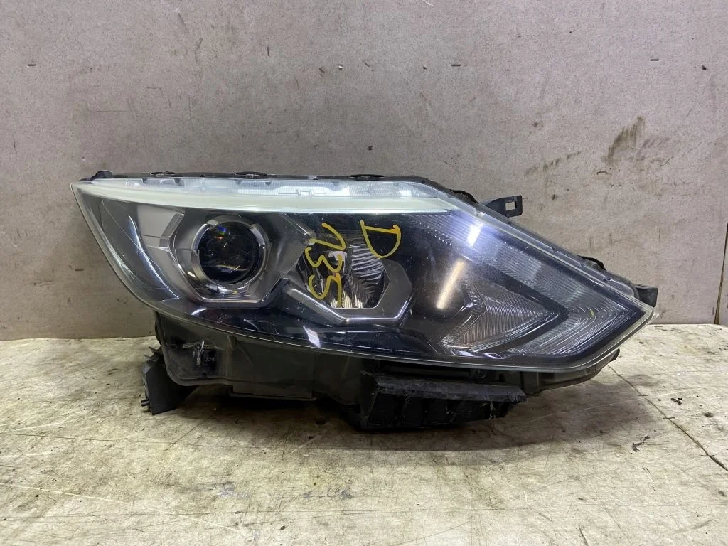 Фара правая Nissan Qashqai J11 LED  2016