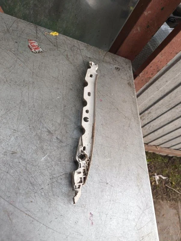 Кронштейн бампера ford Mondeo 3 2000-2007
