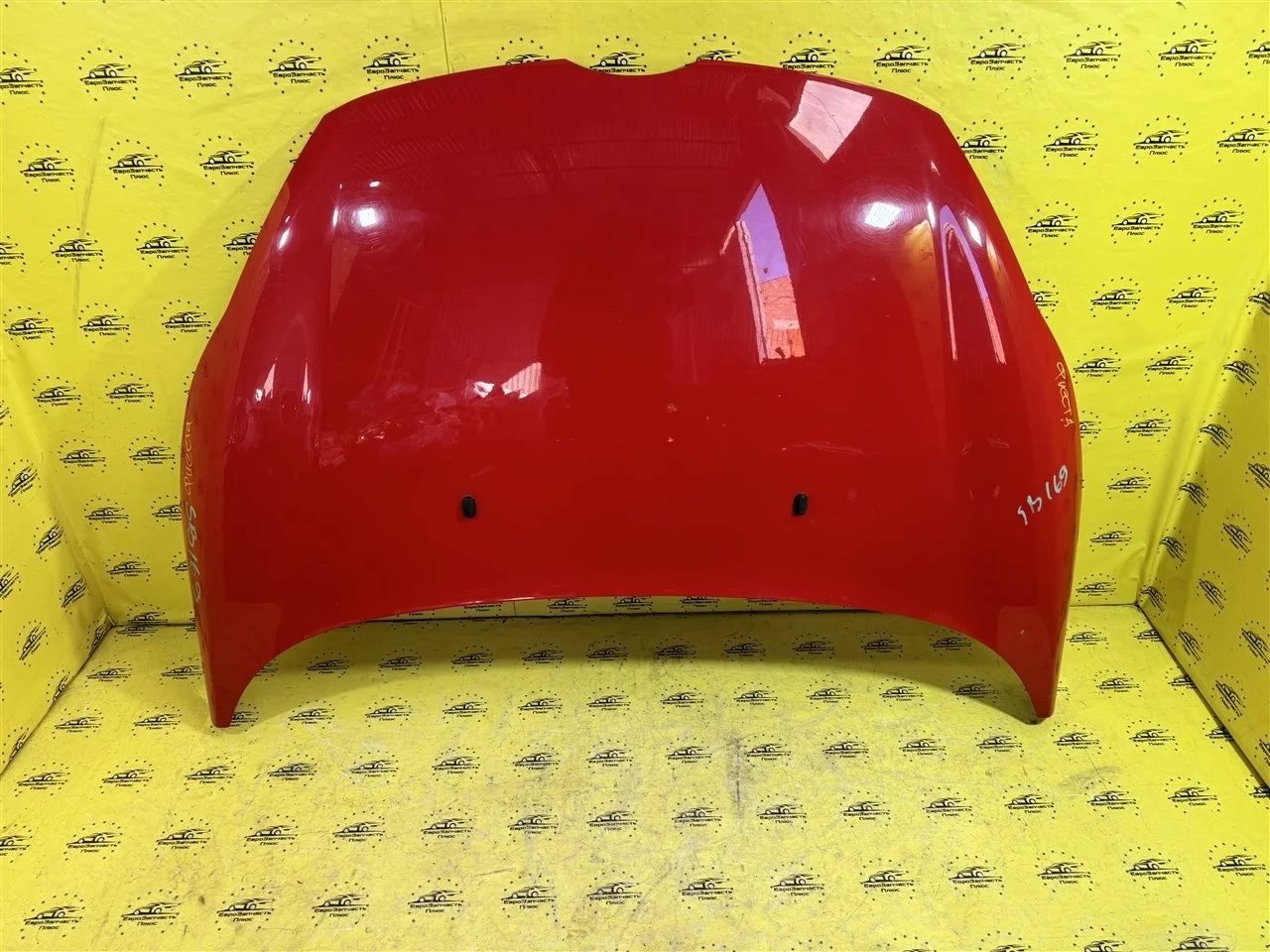 Капот Ford Fiesta 6 1774791 MK6