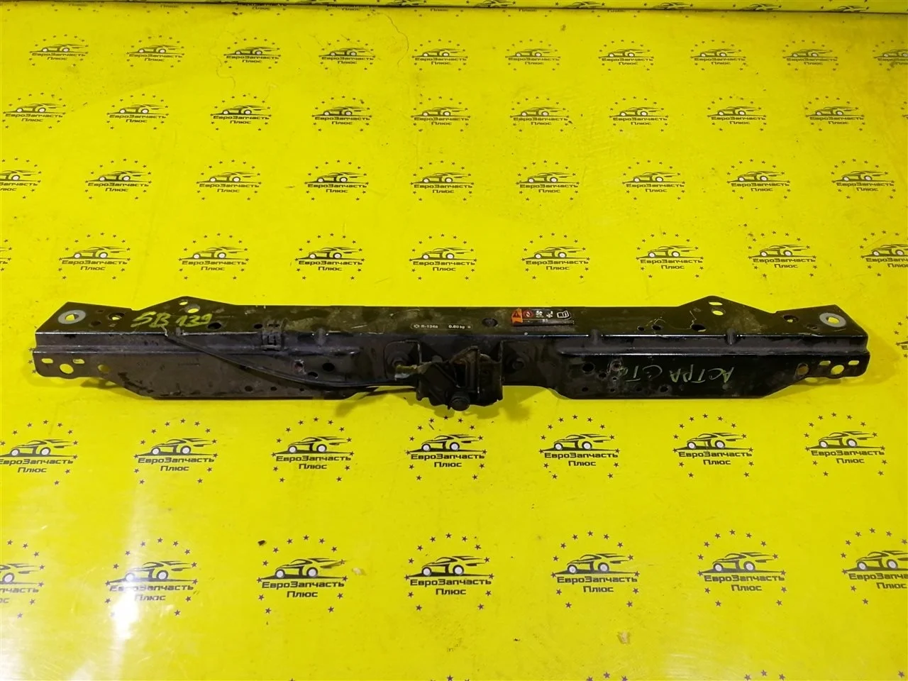 Планка радиатора Opel Astra J GTC 13312474 3D