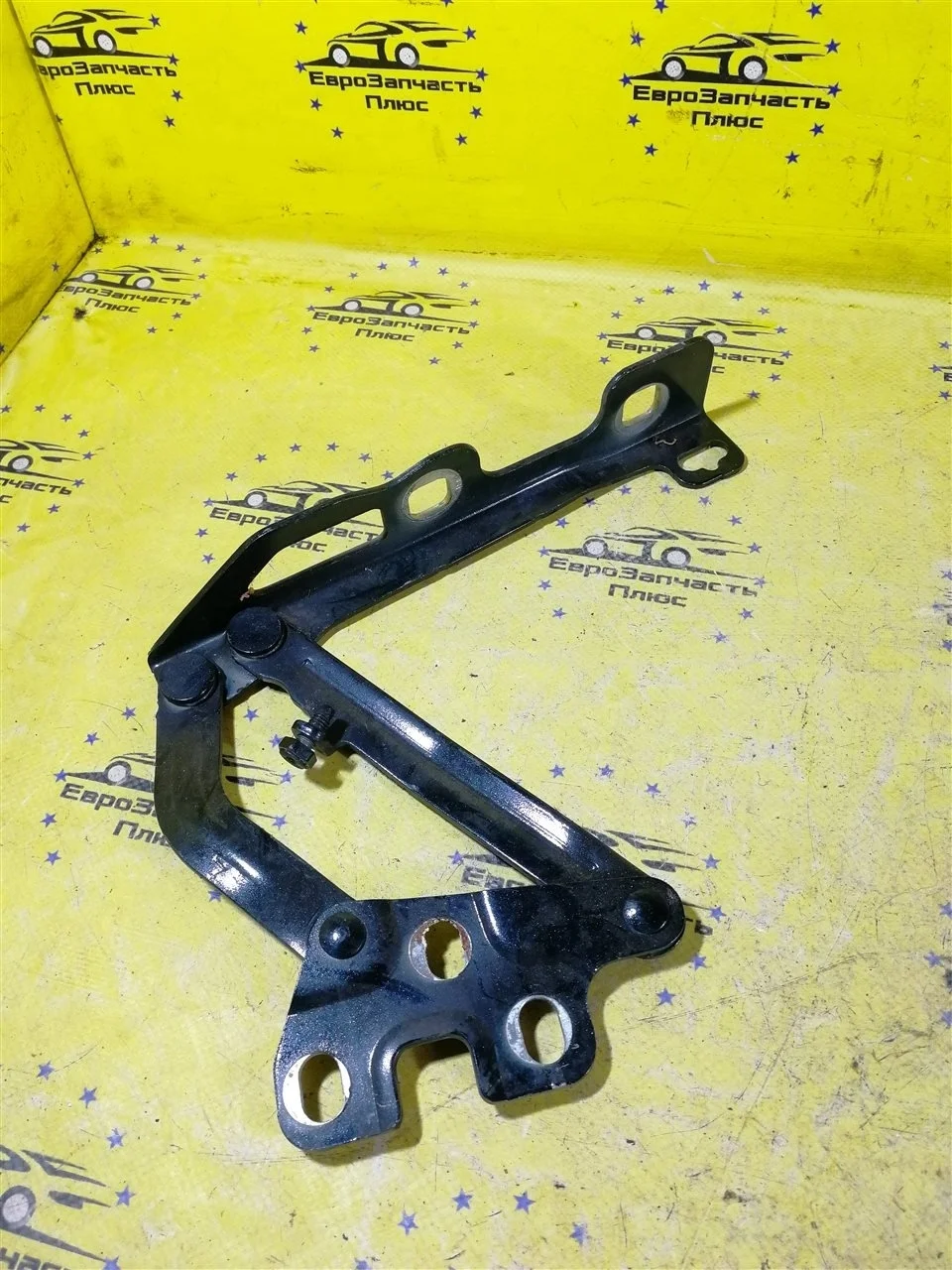 Петля капота Opel Corsa 13311902 D, левая
