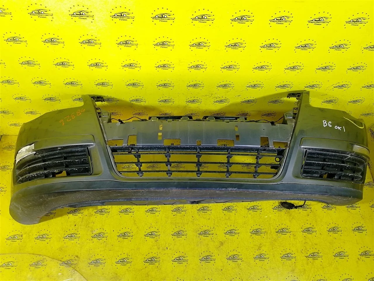 Бампер Volkswagen Passat B6 3C0807217E, передний