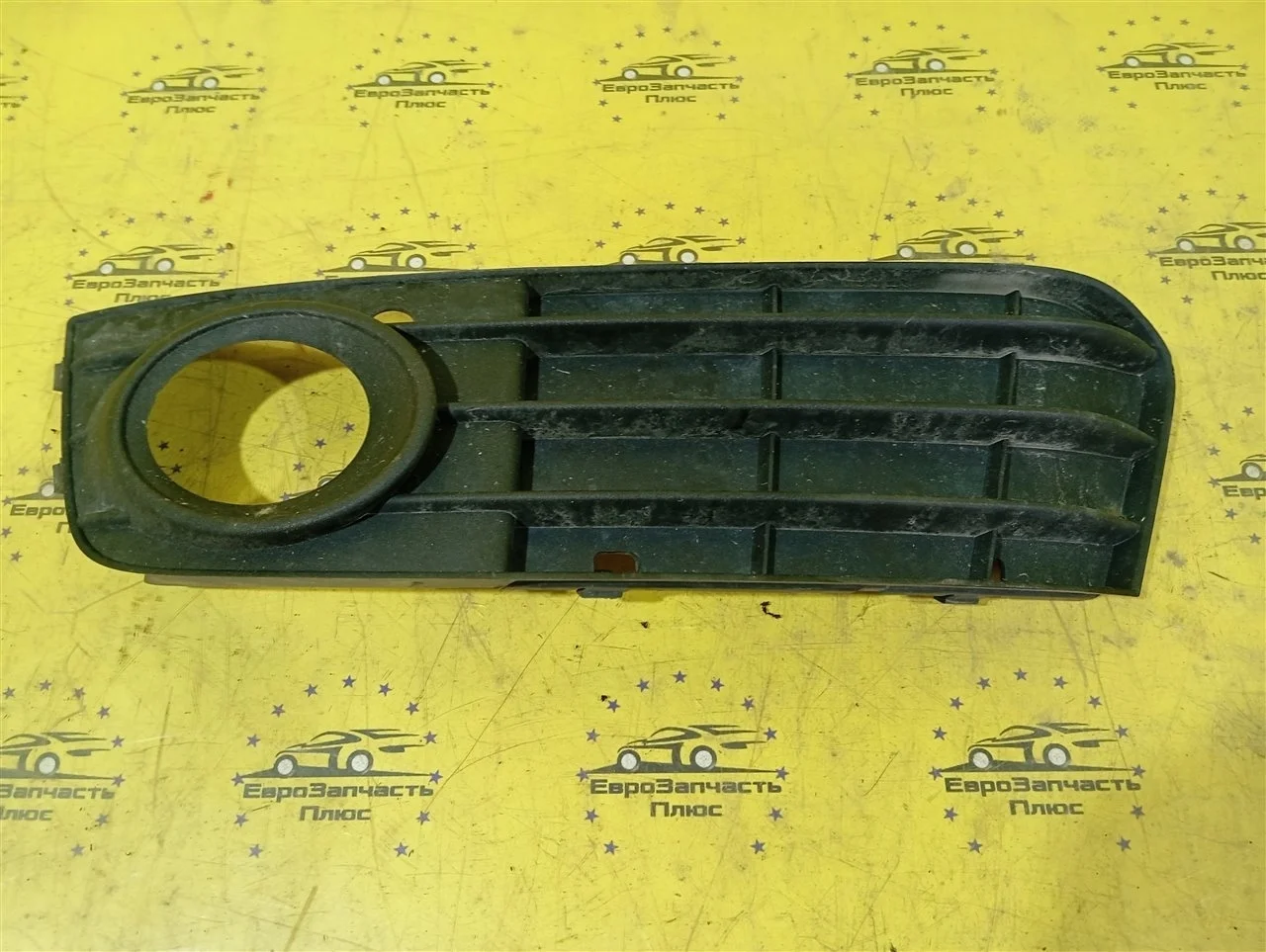 Рамка, накладка птф Audi A4 8K0807681A B8, передний левый