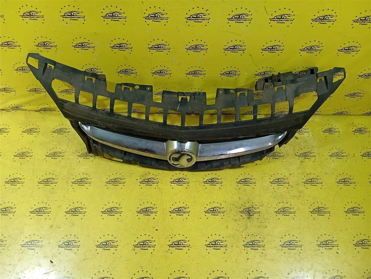 Решетка радиатора Opel Astra 13368871 J
