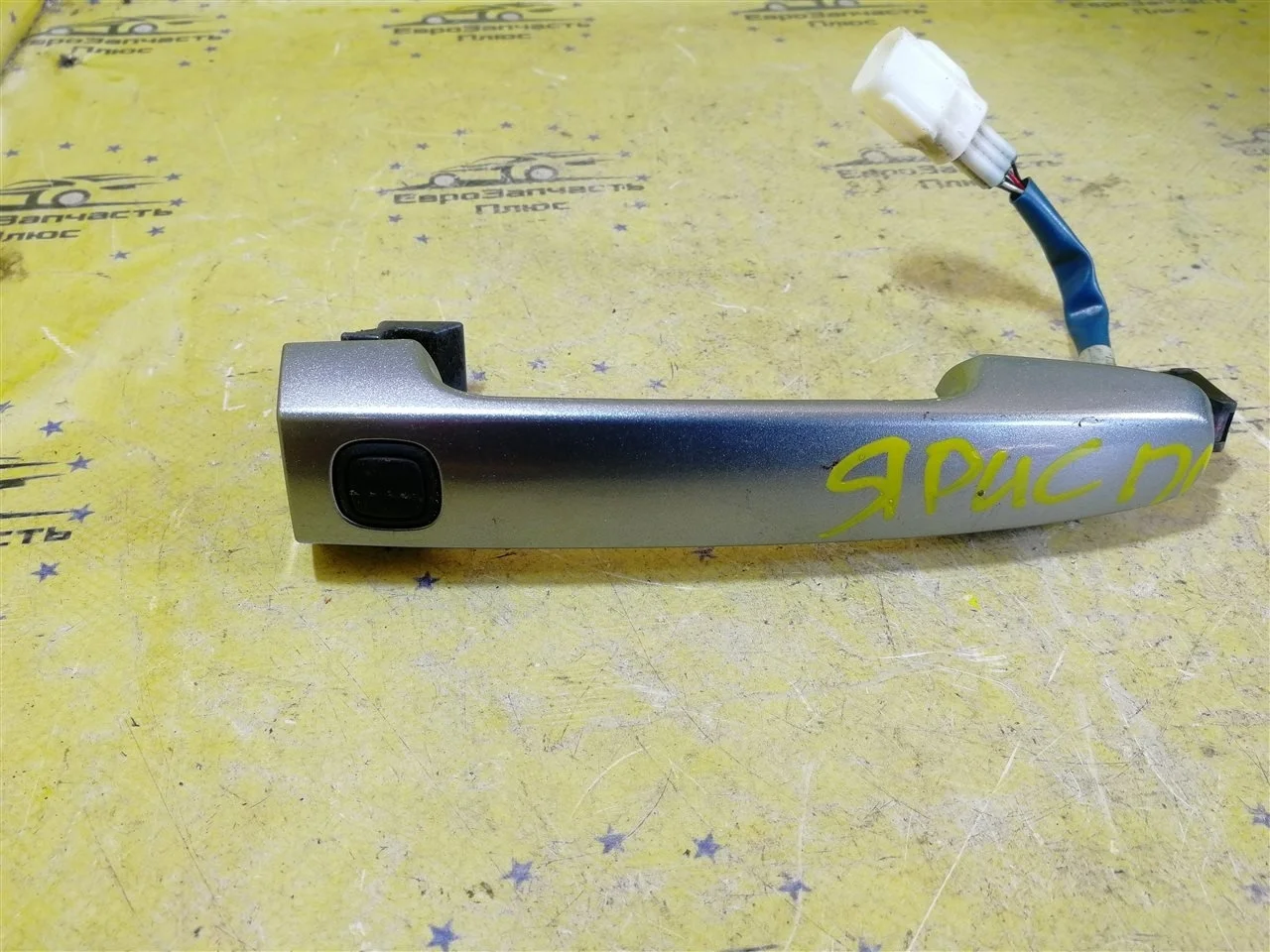 Ручка бесключевого доступа Toyota Yaris 692110D901 XP90, передняя левая