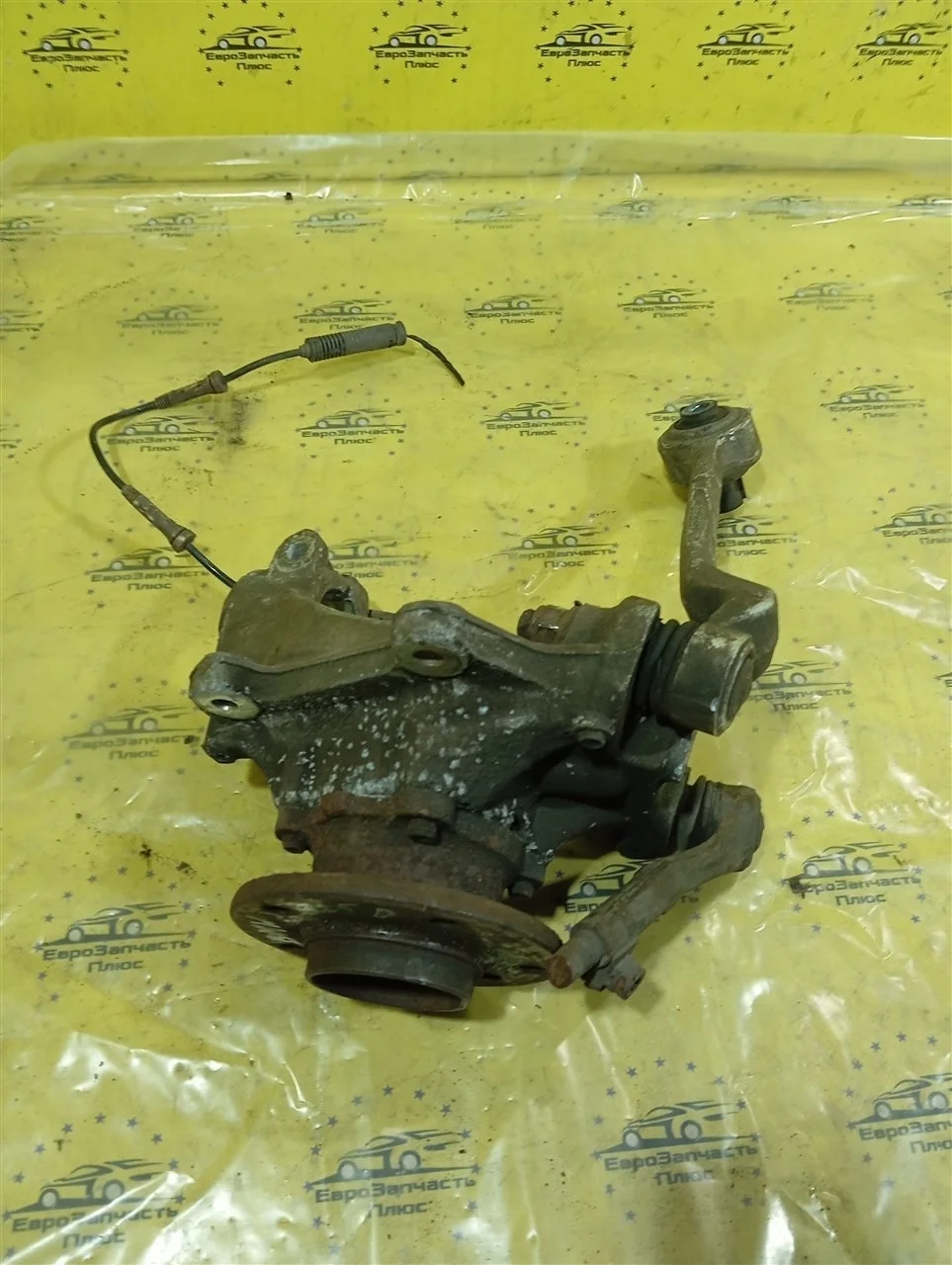 Кулак поворотный BMW 3 31216793923 E91, передний левый