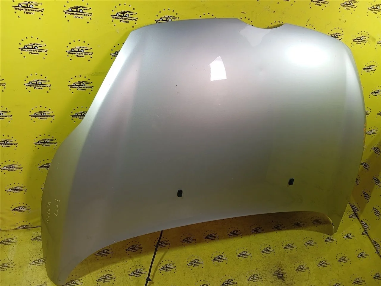 Капот Ford Fiesta 1774791 MK6