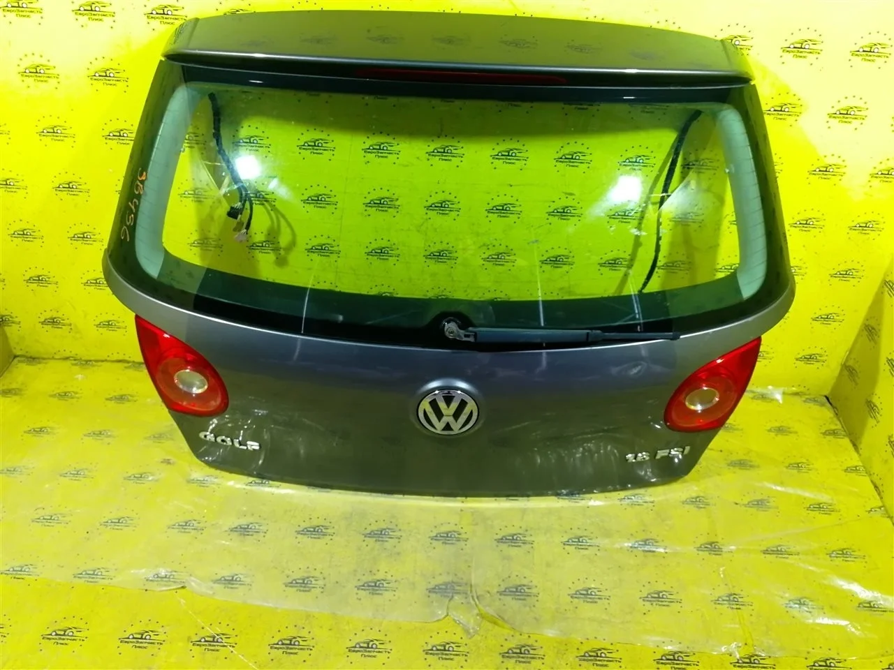 Крышка багажника Volkswagen Golf 5 1K9827025 MK5