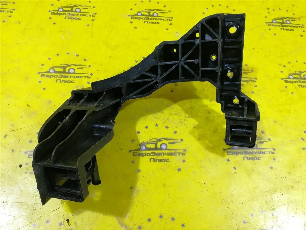 Кронштейн фары Kia Ceed 2 64166A2000 JD, правый