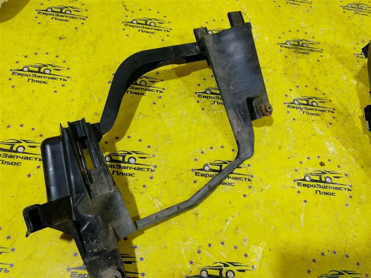 Кронштейн фары BMW 5 63126936089 E60, передний левый