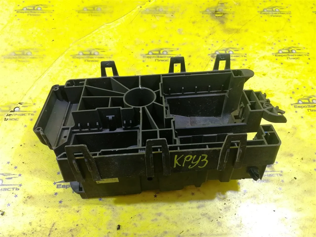 Корпус блока предохранителей Chevrolet Cruze 95963459 J300