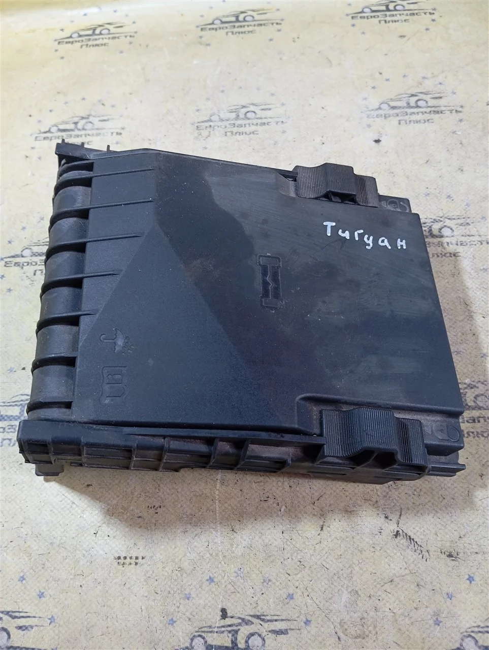 Крышка блока предохранителей Volkswagen Tiguan 1K0937132F NF