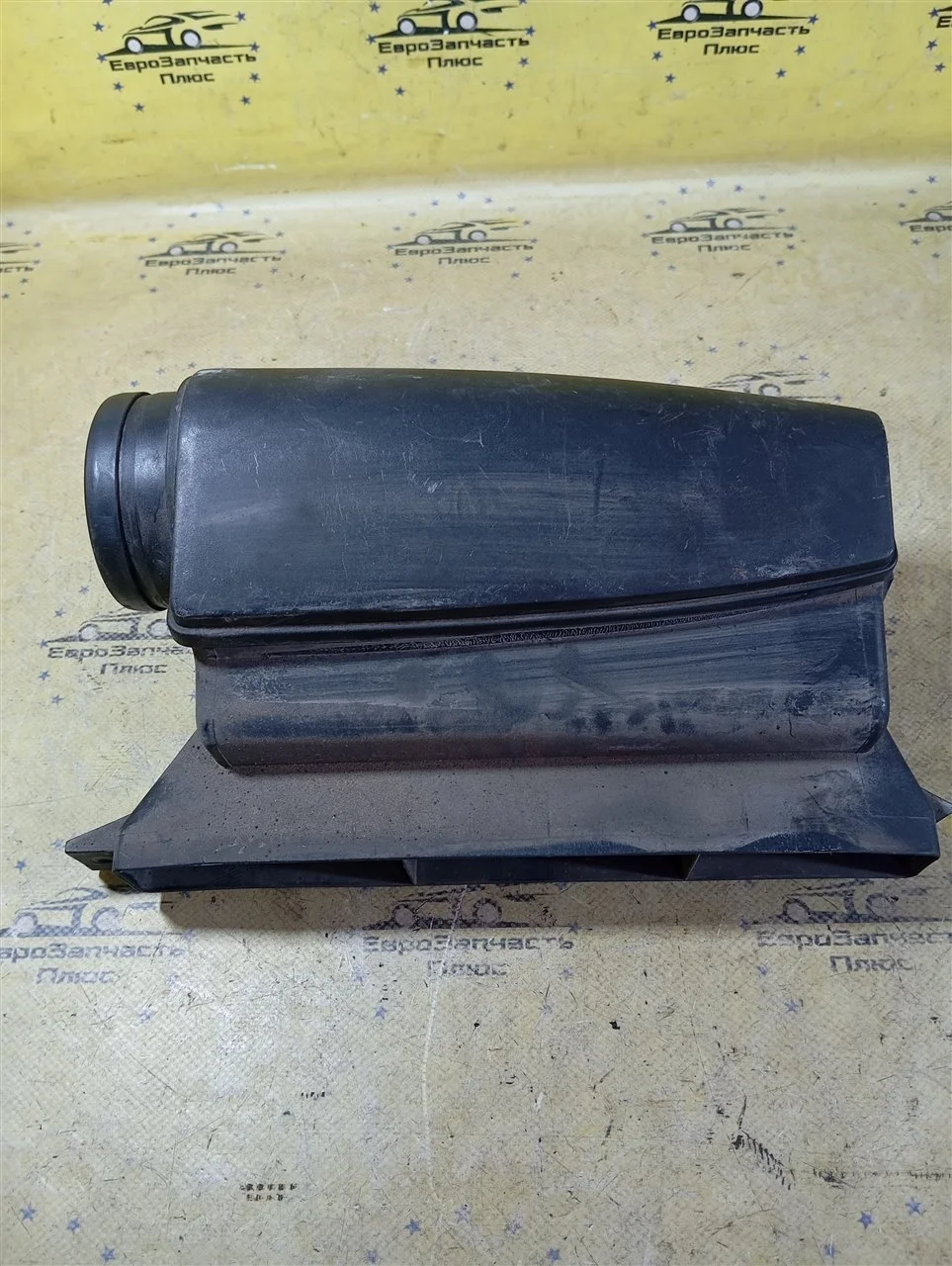 Воздухозаборник Volkswagen Tiguan 1K0805962 NF