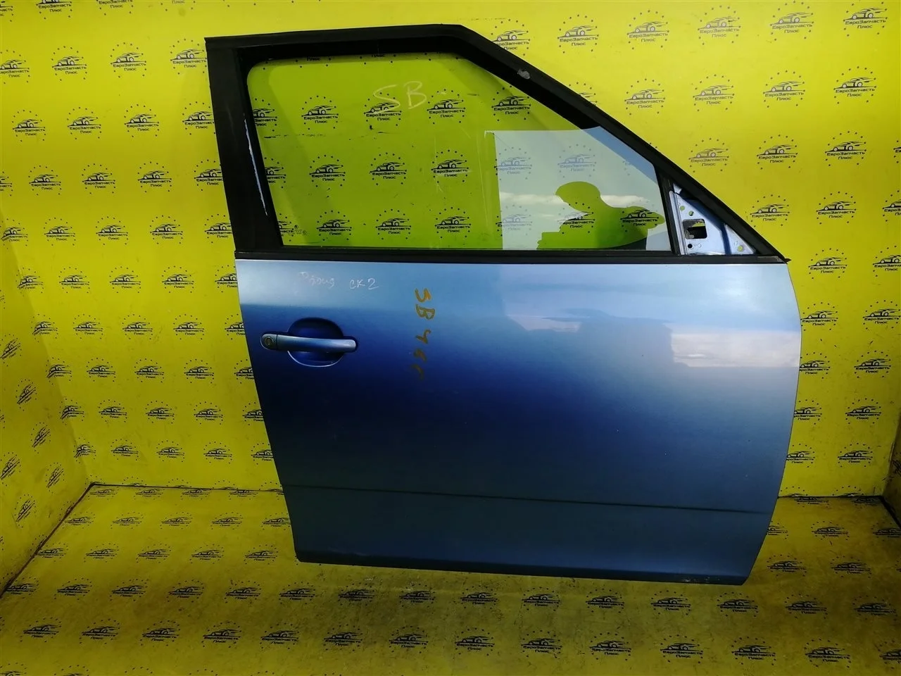Дверь Skoda Fabia 2 5J6831052 5J, передняя правая