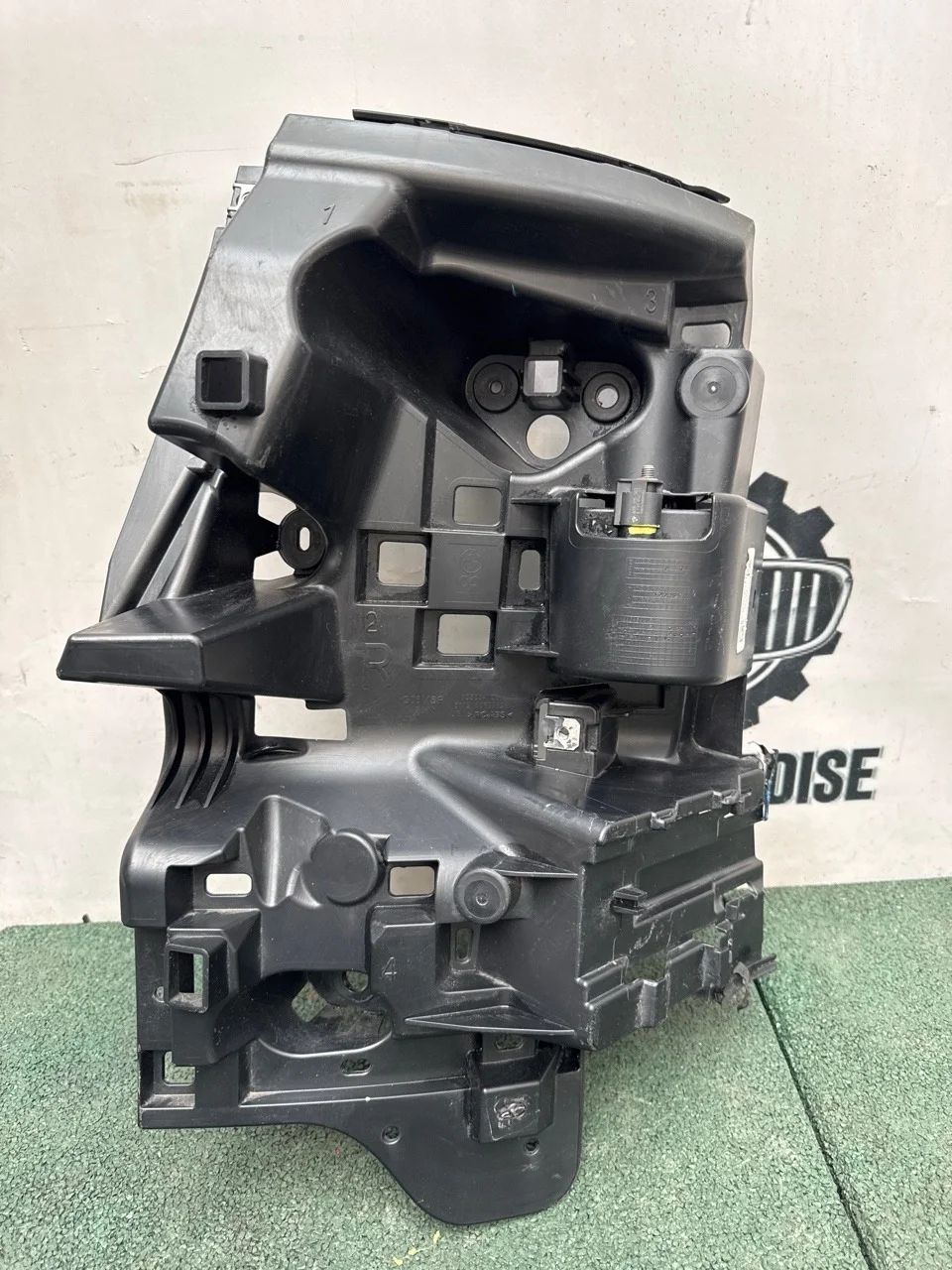 Кронштейн бампера BMW X6 2020 51128069962 G06 40IX B58B30C, задний правый