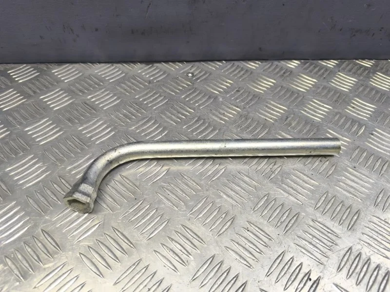 Ключ балонный volkswagen Passat 2008 4D0012219A B6 BZB