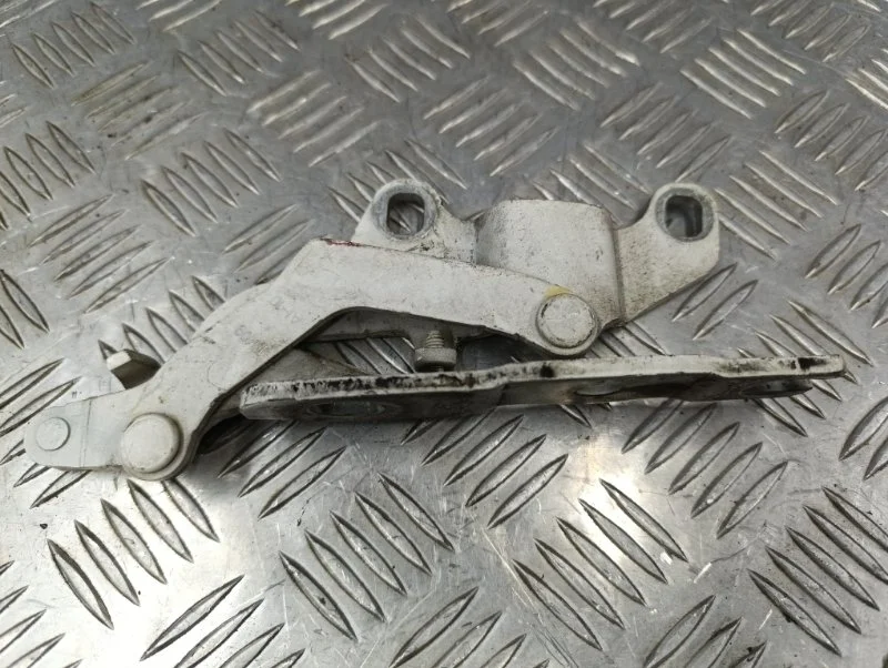 Петля капота левая BMW 1 2009 41617210673 E82 N54B30A