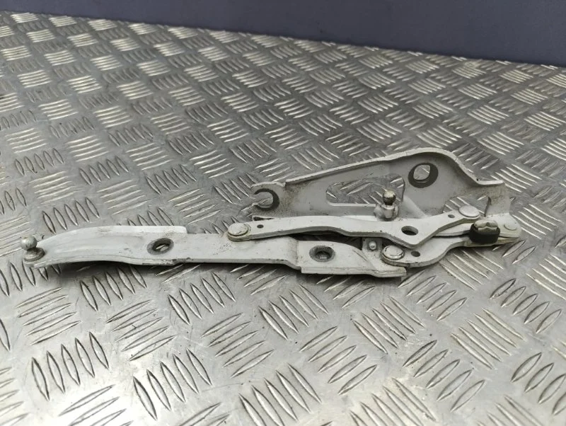 Петля капота правая BMW 1 2009 41617286344 E82 N54B30A