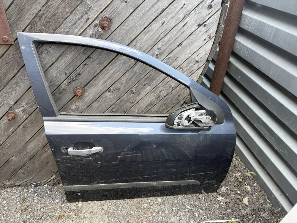 Дверь передняя правая Opel astra h