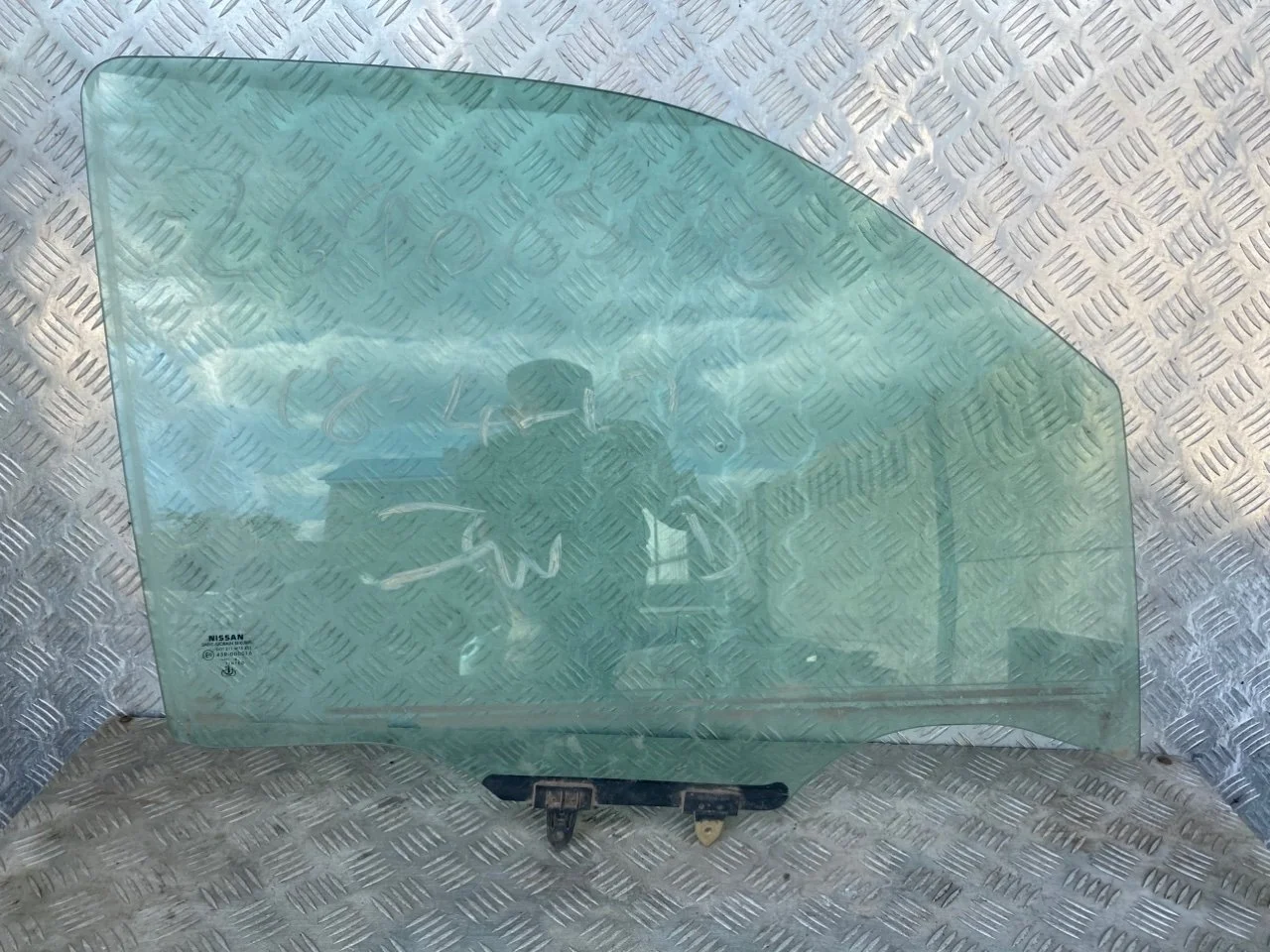 Стекло двери передней правой Nissan Pathfinder (R51M) 2004-2013 2007 80300EB310 ВНЕДОРОЖНИК 2.5 D YD25DDTI