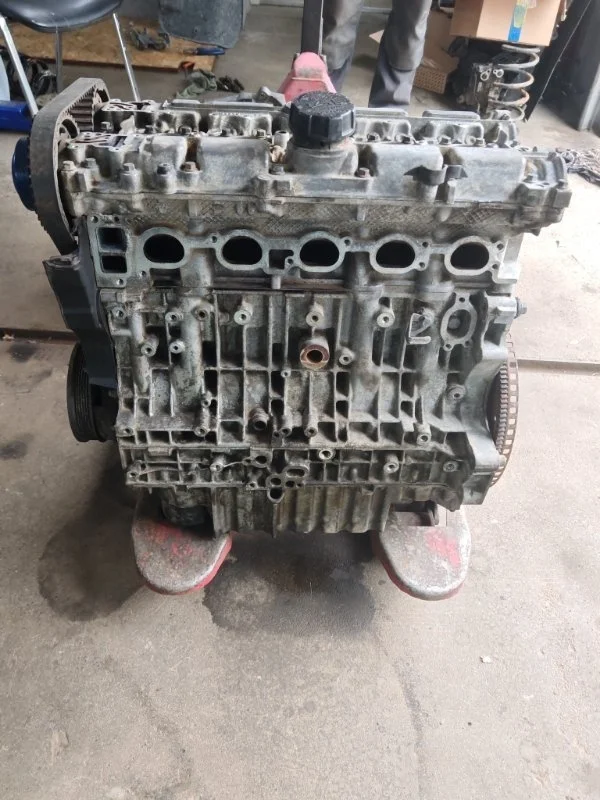 ДВС Volvo S60 2004 8251489 B5254T2