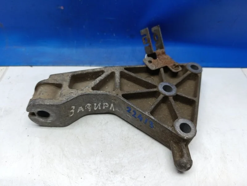 Кронштейн опоры ДВС Opel Zafira B 2005 - 2012 2008 13174501, задний