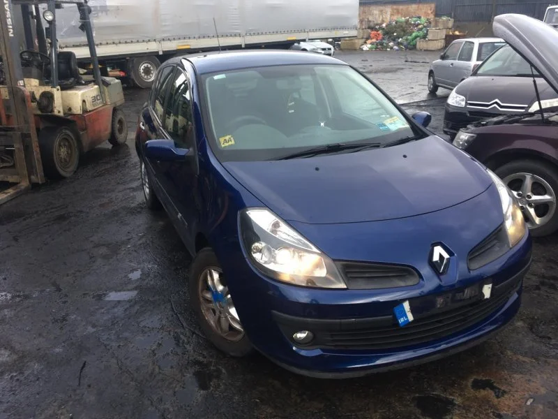 Продажа Renault Clio 1.1 (75Hp) (D4F 764) FWD MT по запчастям