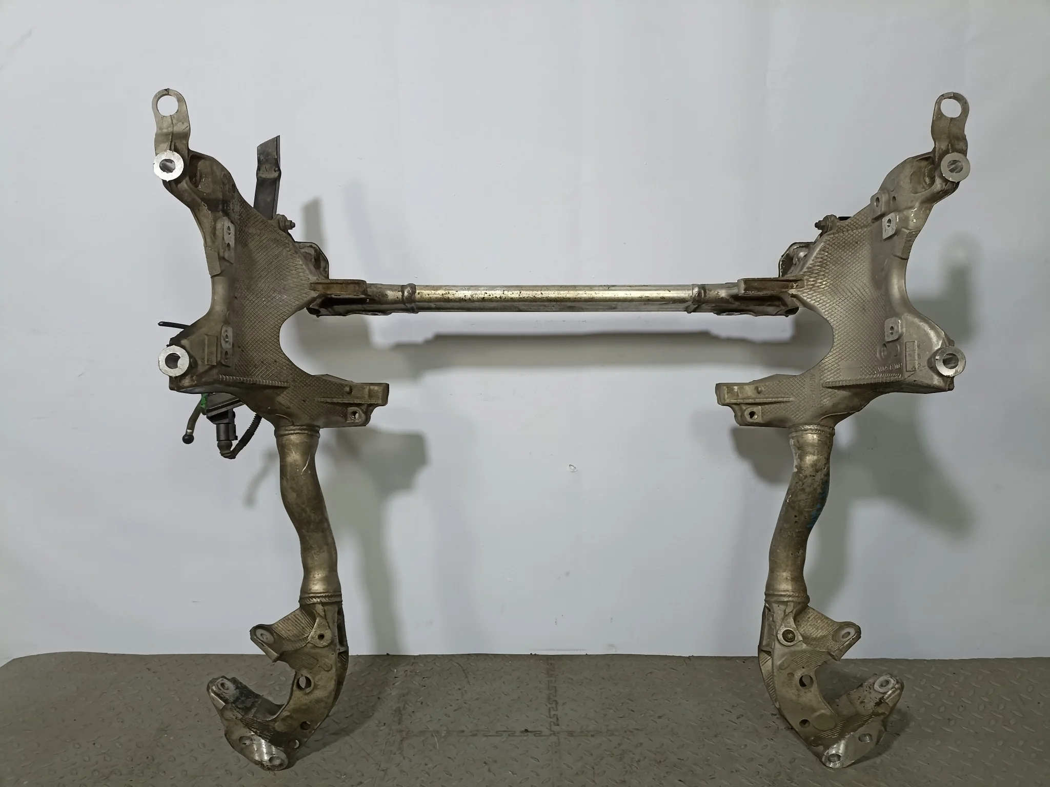 БАЛКА Двигатель/ПОДРАМНИК AUDI PORSCHE ПЕРЕДНЯЯ 8R0399315J  YE016